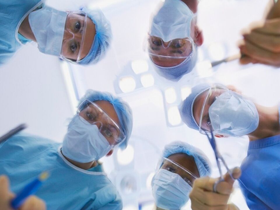 хирурги проводящие оперцию по увеличению члена