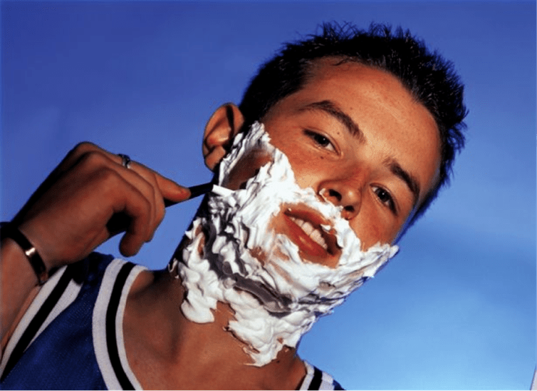 подросток бреется и думает про увеличение члена